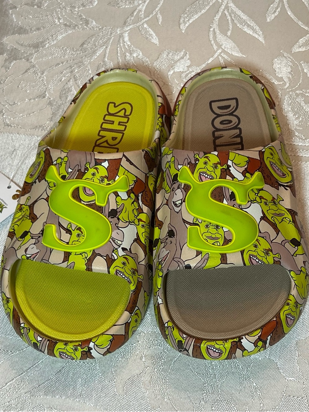 Shrek Kids Size 1 Neon Green Graphic Kids Slide Sandals